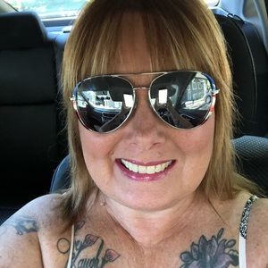 Meet your Posher, Adrianne